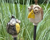 Keramik Vogel Rabe Deko – handgefertigte Gartenfigur, frostsichere Rosenkugel, Zaunhocker, Zierde für Beet & Blumentöpfe, schwarz oder weiß