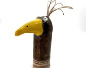 Fröhlicher Keramik Vogel, handgemacht, lustiger Rabe mit mächtigem Schnabel – perfekte Gartendeko oder Wohnaccessoire für Innen & Außen