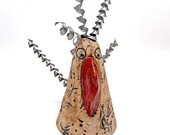 Keramik-Vogel, kegelförmig, großer roter Schnabel & Metalllocken. Einzigartige Deko für Wohnzimmer, Büro, Terrasse, Garten (frostbeständig)