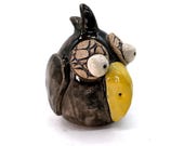 Keramik Vogel Rabe Deko – handgefertigte Gartenfigur, frostsichere Rosenkugel, Zaunhocker, Zierde für Beet & Blumentöpfe, Geschenk f Gärtner