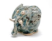 Handgefertigter Keramik Elefant – Frostsichere Gartenfigur & Rosenkugel | Zaunhocker, Deko Unikat, Geschenkidee für Tierliebhaber