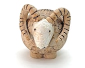 Widder Keramik, handgefertigte Deko für Haus & Garten, frostsichere Rosenkugel/Zaunhocker, originelles Geschenk Hobbygärtner, Sternzeichen