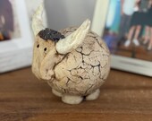 Handgefertigter Keramik Stier – Sternzeichen Stier Figur | Frostsichere Garten Deko, Zaunhocker, Rosenkugel, Geschenkidee Unikat