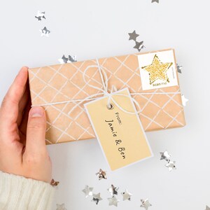 Füge Dein eigenes Video zu diesen Bastel-, Geschenk- und Scrapbooking-Aufklebern hinzu. Designs für alle Gelegenheiten.