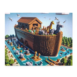 Op de afbeelding: Een bruine houten ark met een bruin dak en een witte lucht op de achtergrond. De ark is gevuld met dieren, waaronder giraffen, olifanten en een zebra. De ark drijft op een blauwe watermassa.