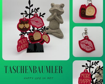 Taschenbaumler/Schlüsselanhänger „HAPPY LIFE“ auf rotem Filz - Katze, Glückspilz, Schnecke, Kussmund, More Happy