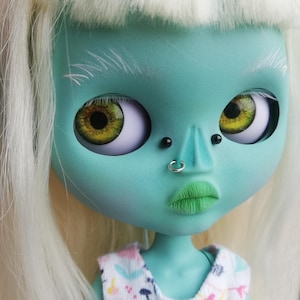 Custom Blythe doll Skeleton gothic sculpted Zombie with blue skin blonde hair face piercing OOAK Blythe unique collectible horror doll