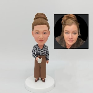 Custom personalized bobbleheads, female bobbleheads, bobblehead birthday gifts, personalized friends/family anniversary Christmas gifts