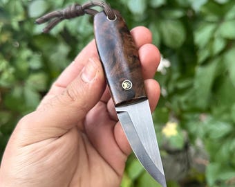Cuchillo Puukko hecho a mano: Acero N690, Mango de Nogal, Funda de Cuero