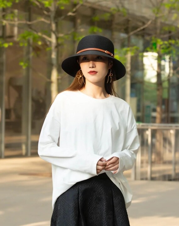 Elegant Black Wide-Brim Sun Hat with Leather Band Marge Iilane - Black wide brim elegant hat for women main image 2