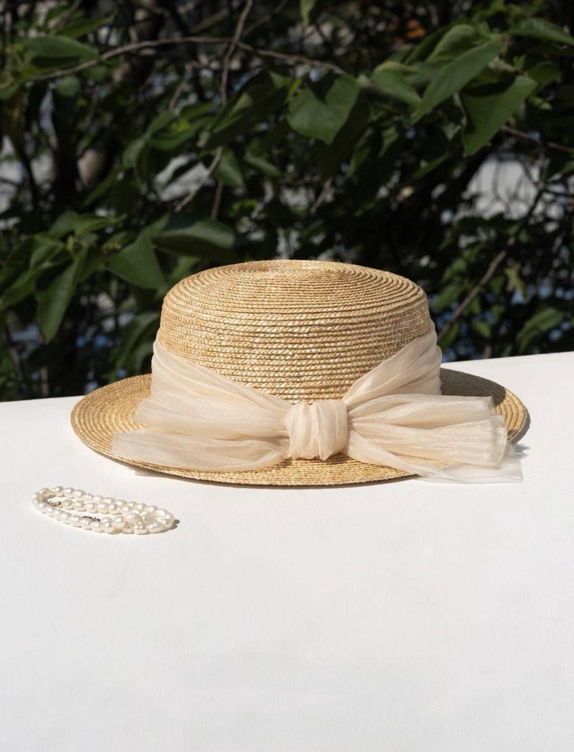 Vintage Style Straw Boater Hat: Sheer Ivory Bow, Elegant  display picture 3