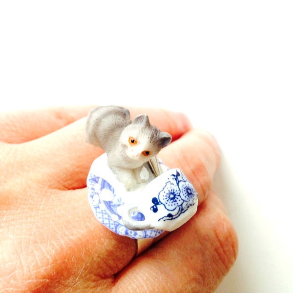 Bague LE PTIT FRIPON chat miniature et tasse de lait par The Sausage