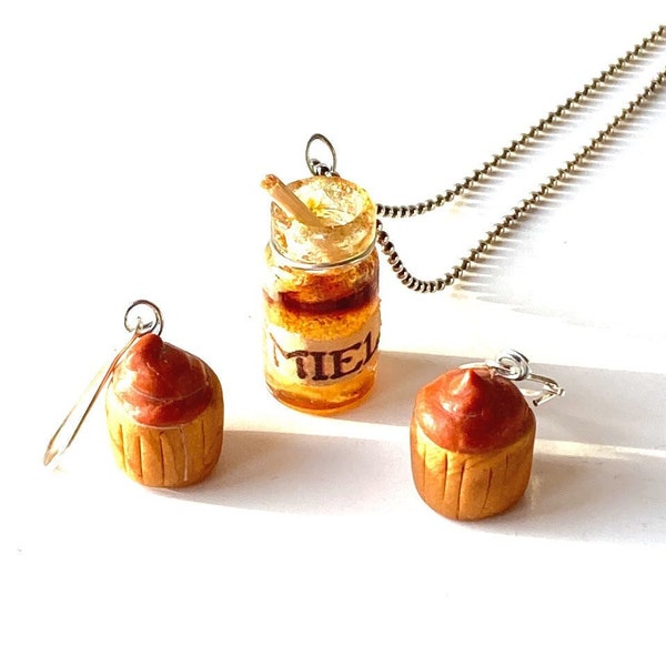 Parure de bijoux  I LOVE YOU HONEYCAKES avec pendentif petit pot de miel miniature et boucles d'oreilles gâteaux au miel par The Sausage