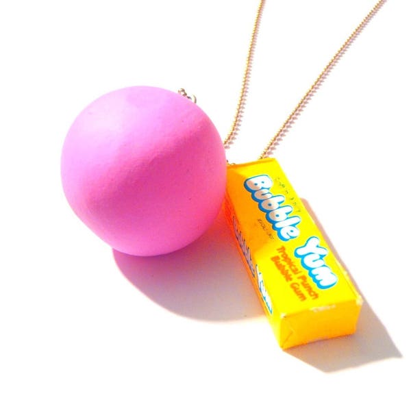 Sautoir BUBBLE GUM goût Fraise Rose Jaune paquet de chewing gum et bulle par The Sausage