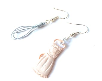 Earrings THE BISCUIT BAKER Miniature whisk and apron earrings by The Sausage