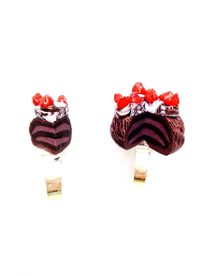 Bague double LA FORÊT NOIRE sur commande gâteau et part miniatures chocolat fraises rayures par The Sausage image 3