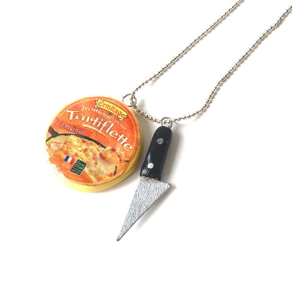 Sautoir TARTIFLETTE pendentif fromage de tartiflette miniature crémeuse par The Sausage