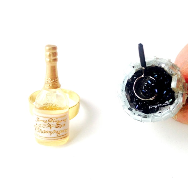 Alliances fantaisie mariage  Bague Caviar et Champagne caviar et bouteille de champagne miniatures boule à facettes par The Sausage