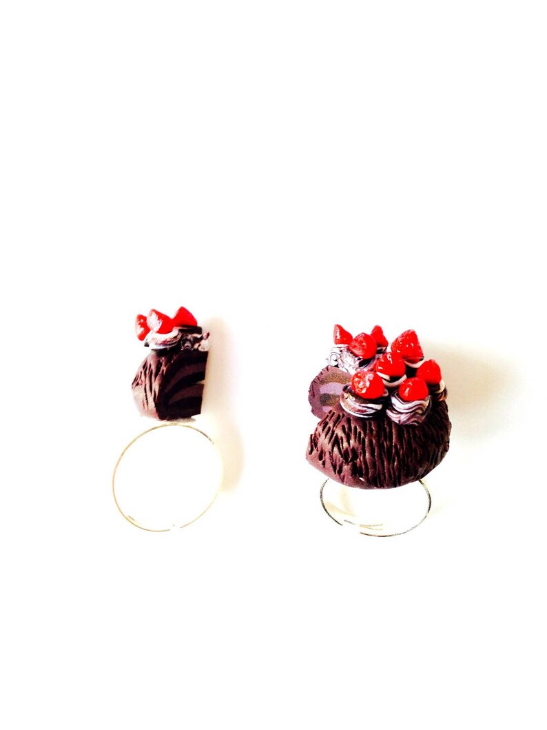 Bague double LA FORÊT NOIRE sur commande gâteau et part miniatures chocolat fraises rayures par The Sausage image 5