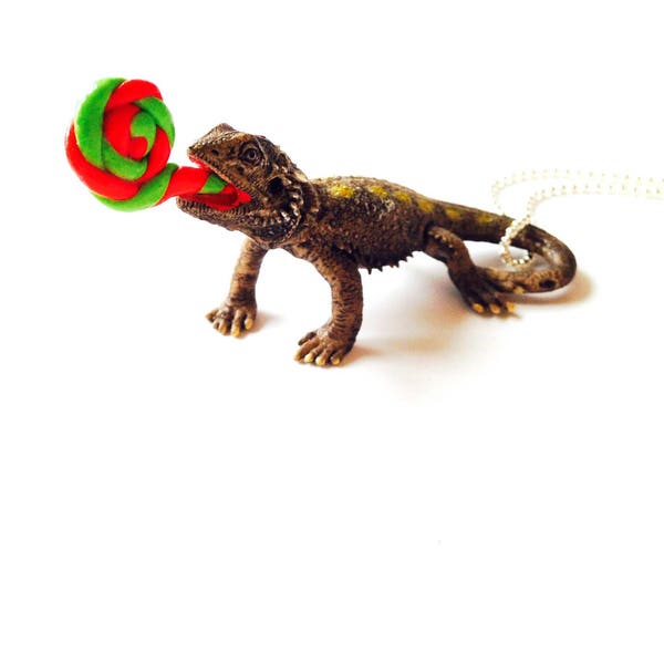 Sautoir LE LÉZAROÏDE animal fantastique lézard miniature par The Sausage