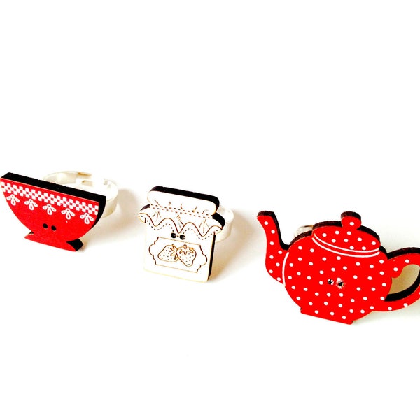 Bague multiple PETIT DÉJEUNER bol confiture théière rouge blanc boutons charms en bois par The Sausage