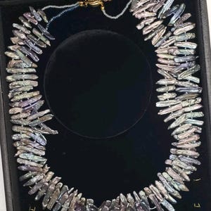 Collar con cierre de perlas Biwa de 14 quilates auténticas de doble hebra