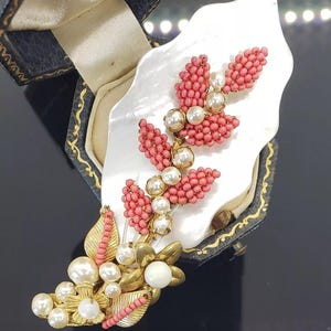 Rare Miriam Haskell Mother Of Pearl Faux Coral Goldtone Brooch Pin