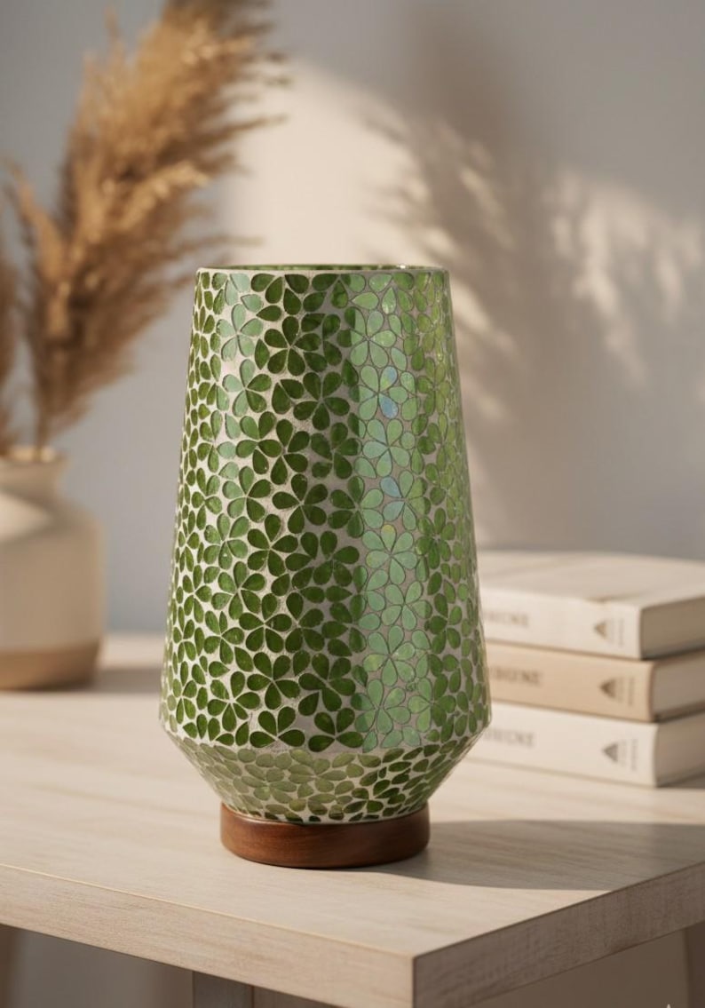 Lámpara de mosaico de pétalos verdes