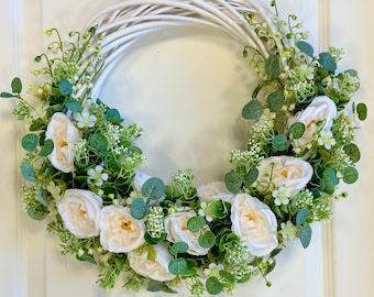 Encantadora corona blanca de primavera con 'Bienvenido' - Elegante corona de rosas blancas - Decoración de la puerta principal con letrero de bienvenida - Colgador de pared