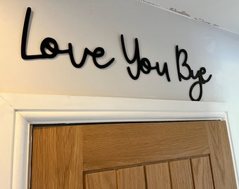 Grande enseigne Love You Bye en bois pour entrée, lettres peintes en noir, 80 cm de large