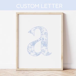 Impresión de letras florales personalizadas, letrero con nombre inicial de flores azules, póster con monograma chinoiserie, decoración de dormitorio personalizada, decoración con letras para guardería