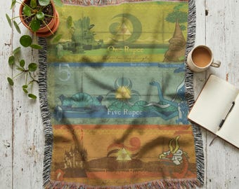 Vävd filt med fantasirupier, Hyrule-inspirerad gobeläng, väggdekoration i spelstil, retroäventyrsestetik, konst i Triforce-stil