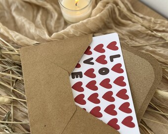 Carte de voeux / carte amour / cœur rouge et lettrage