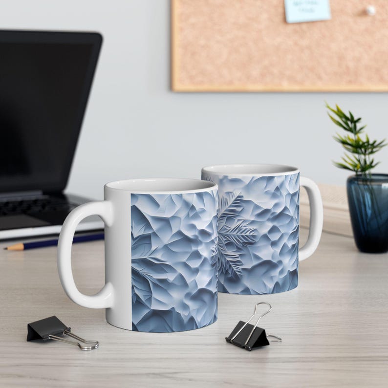 Taza de café con diseño de escultura de hielo de copo de nieve congelado, taza grande de cerámica con temática de invierno nevado, decoración artística navideña. imagen 3