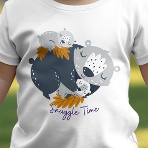 T-shirt bébé blaireau : des câlins douillets avec un ami de la forêt image 1