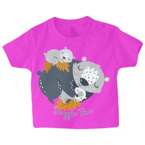T-shirt bébé blaireau : des câlins douillets avec un ami de la forêt image 5