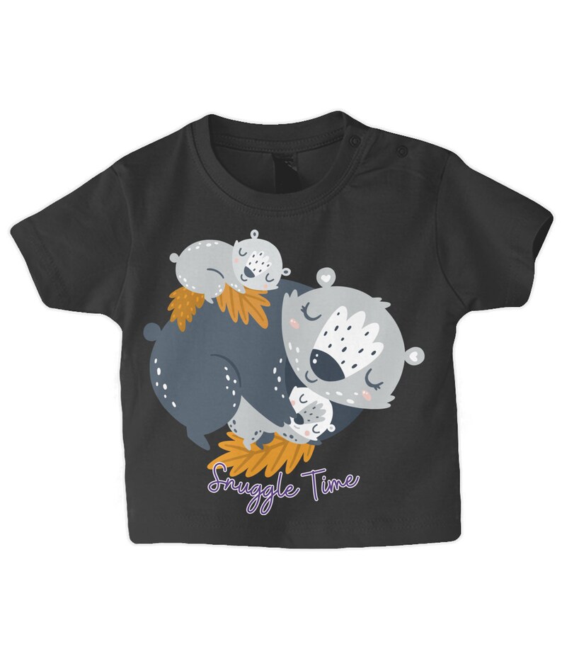 T-shirt bébé blaireau : des câlins douillets avec un ami de la forêt image 8