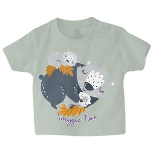 T-shirt bébé blaireau : des câlins douillets avec un ami de la forêt image 10