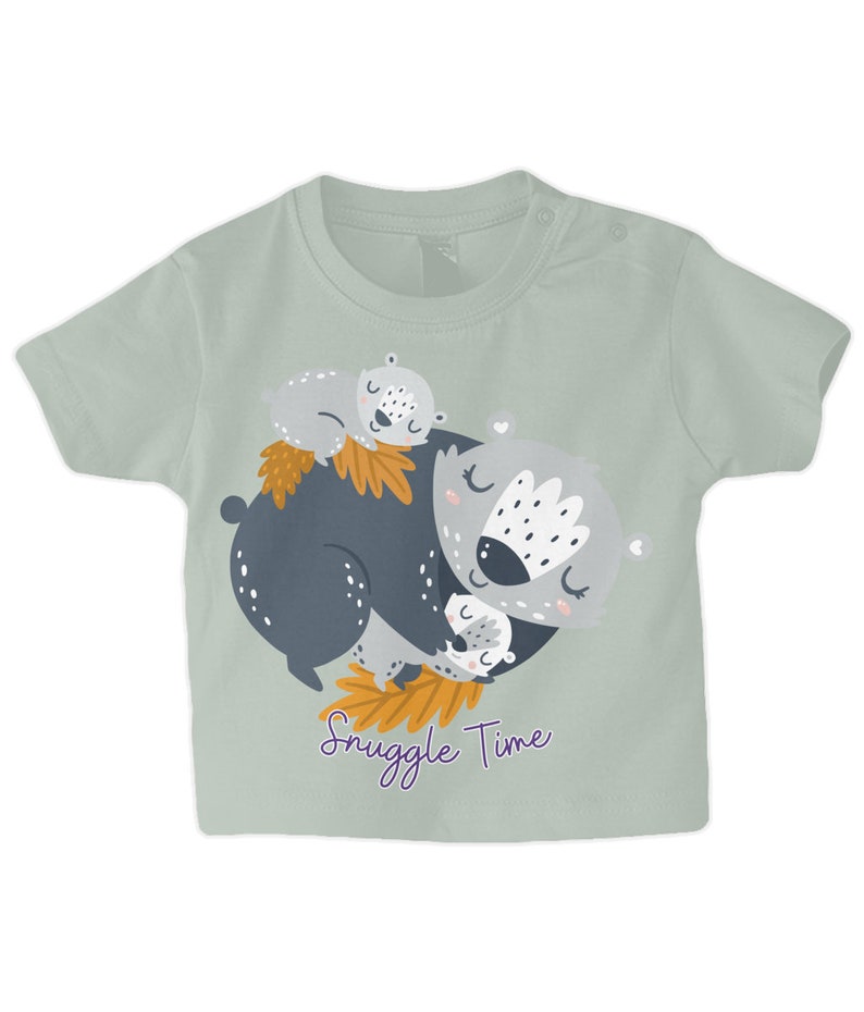 T-shirt bébé blaireau : des câlins douillets avec un ami de la forêt image 10