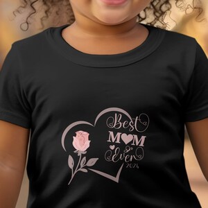 Best Mum Ever 24 Kinder T-Shirt Feiern Sie Mamas Faszination mit Weichem Baumwollstoff und Druckknöpfen Perfekt für Geburtstage und den Muttertag Bild 3