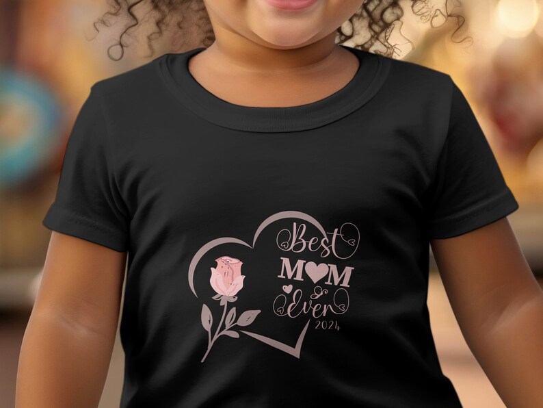 Best Mum Ever 24 Kinder T-Shirt Feiern Sie Mamas Faszination mit Weichem Baumwollstoff und Druckknöpfen Perfekt für Geburtstage und den Muttertag Bild 3