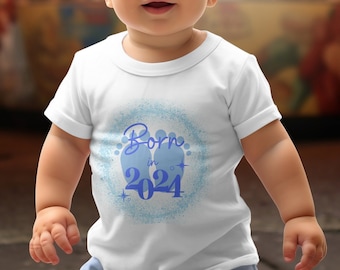 Camiseta para bebé Born in 24, camiseta azul para niño con tela de algodón suave y diseño divertido, botones automáticos en el hombro para ponérselo fácilmente