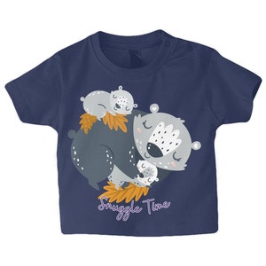 T-shirt bébé blaireau : des câlins douillets avec un ami de la forêt image 7