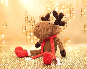 Handmade Christmas Reindeer Amigurumi: Plush Xmas Decor