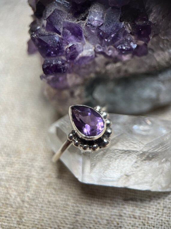 Bague Argent massif goute avec pierre en Améthyste fait mains artisanat style bohème hippie chic ethnique inde pierre fine taille 54 55