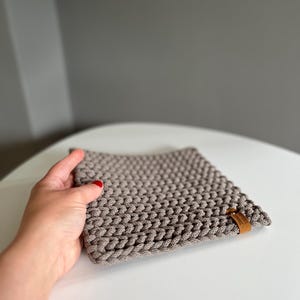 Gehäkelte Topfuntersetzer in Strickoptik aus recycelter Baumwolle Geschenk Geschenkidee Mitbringsel
