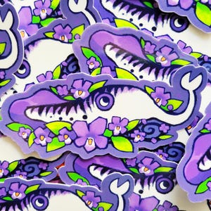 Pegatina de monstruo violeta de Tully / Pegatina con temática de dinosaurio / Pegatina de vinilo hecha a mano resistente al agua de 3 pulgadas / 7,5 centímetros