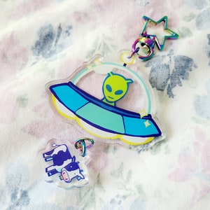 Alien UFO and Cow Linked Acrylic Keychain | 2.5 inches / 6.5 cm and 1 inch / 2.5 cm Charm