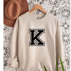 Sweat-shirt initiale alphabet style universitaire, sweat-shirt prénom, chemise universitaire lettre initiale, pull lettre de A à Z personnalisé, t-shirt universitaire