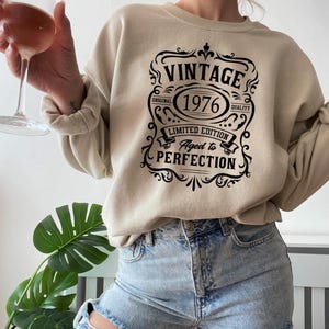 Vintage 1976 Sweatshirt, 1976 Sweatshirt, Birthday Sweater, 1976 Birthday Year Number Sweat for Women, Birthday Gift, 50th Birthday Sweater